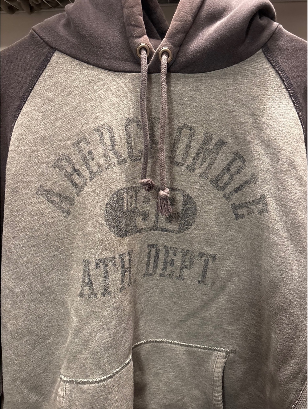 Abercrombie and Fitch Men's Hoodie Sweatshirt Size L Gray &